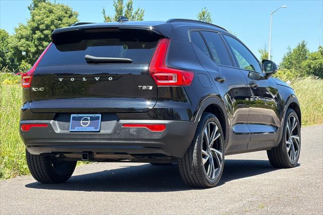 2022 Volvo XC40 T5 R-Design