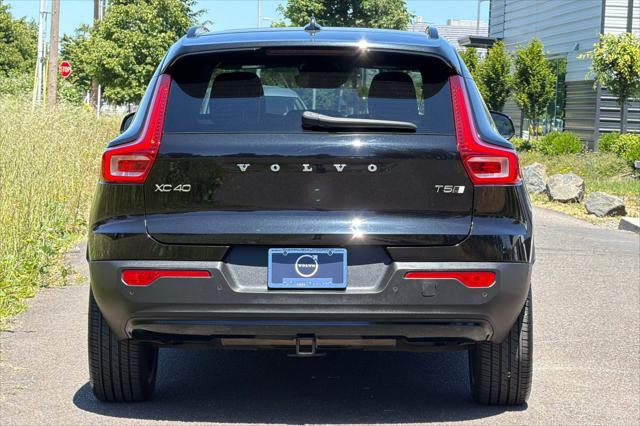 2022 Volvo XC40 T5 R-Design