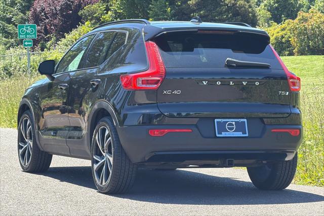 2022 Volvo XC40 T5 R-Design