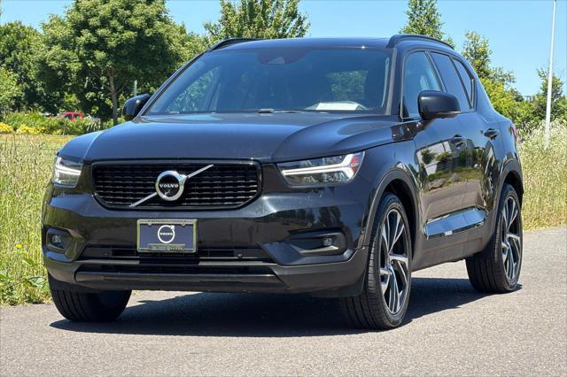 2022 Volvo XC40 T5 R-Design