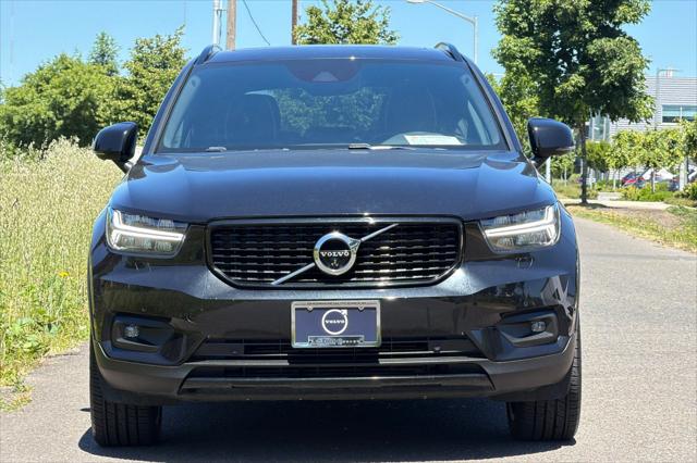 2022 Volvo XC40 T5 R-Design