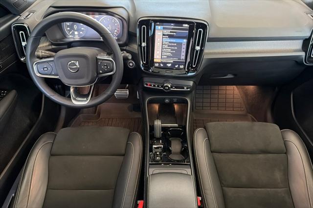 2022 Volvo XC40 T5 R-Design