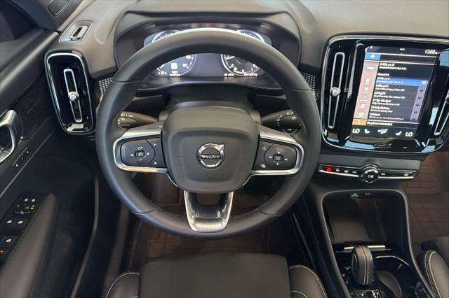 2022 Volvo XC40 T5 R-Design