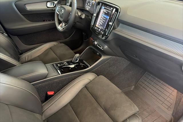 2022 Volvo XC40 T5 R-Design