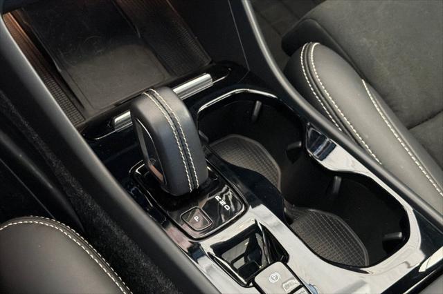 2022 Volvo XC40 T5 R-Design