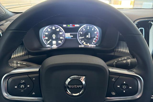2022 Volvo XC40 T5 R-Design