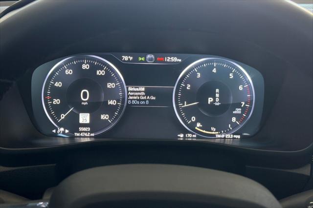 2022 Volvo XC40 T5 R-Design
