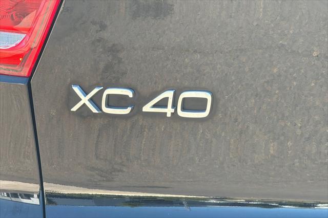 2022 Volvo XC40 T5 R-Design