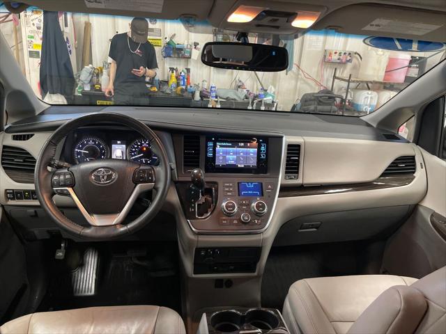 2017 Toyota Sienna XLE Premium 7 Passenger