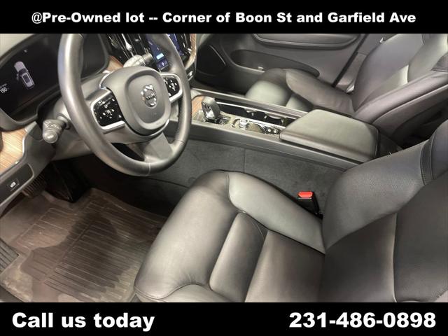 2023 Volvo XC60 B5 Plus Dark Theme