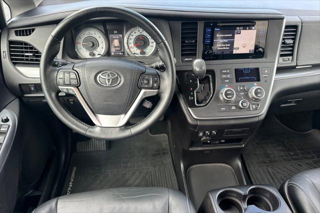 2015 Toyota Sienna SE Premium 8 Passenger