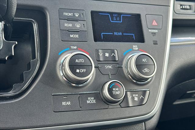 2015 Toyota Sienna SE Premium 8 Passenger