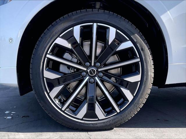 2026 Volvo XC60 Plug-In Hybrid Ultra, T8 AWD Electric/Gasoline, Dark