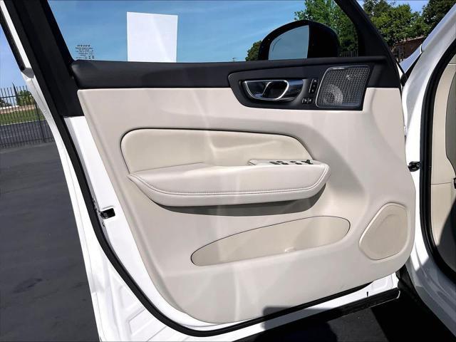 2026 Volvo XC60 Plug-In Hybrid Ultra, T8 AWD Electric/Gasoline, Dark