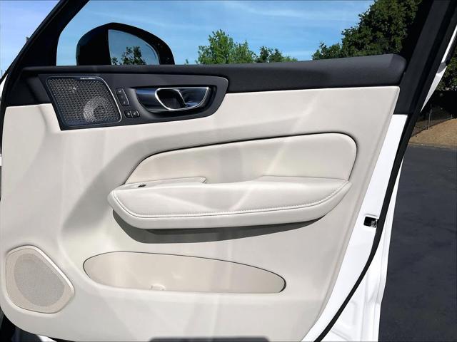2026 Volvo XC60 Plug-In Hybrid Ultra, T8 AWD Electric/Gasoline, Dark