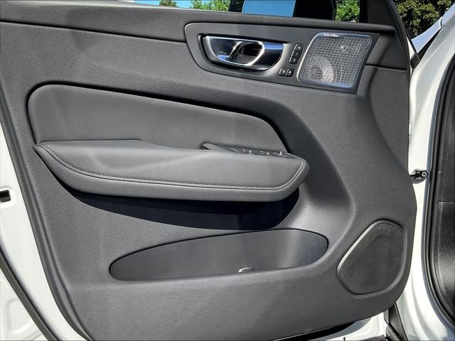 2026 Volvo XC60 Plug-In Hybrid Black Edition Ultra, T8 AWD Electric/Gasoline, Dark