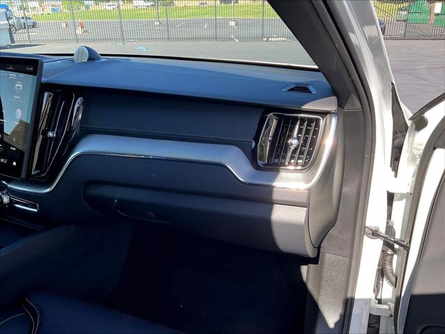 2026 Volvo XC60 Plug-In Hybrid Black Edition Ultra, T8 AWD Electric/Gasoline, Dark