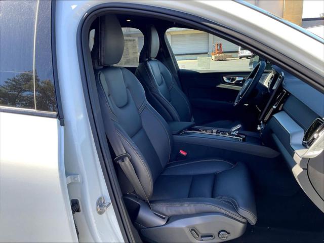 2026 Volvo XC60 Plug-In Hybrid Black Edition Ultra, T8 AWD Electric/Gasoline, Dark