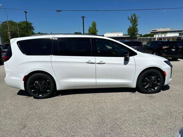 2027 Chrysler Pacifica Limited