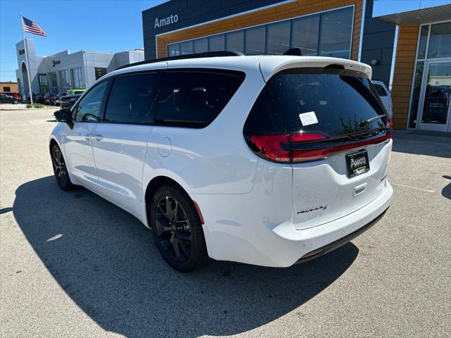 2027 Chrysler Pacifica Limited
