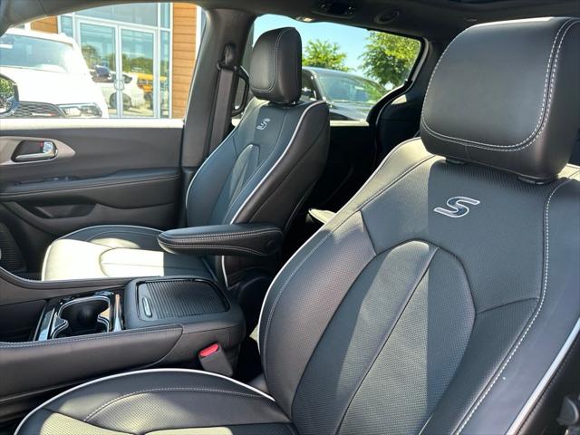 2027 Chrysler Pacifica Limited
