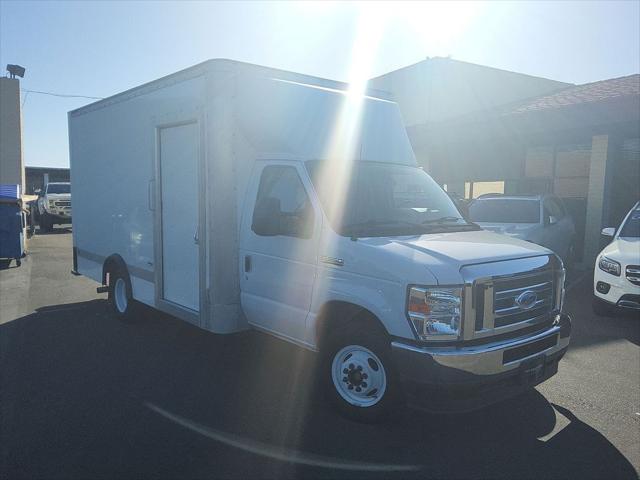 2022 Ford E-350 Cutaway Base