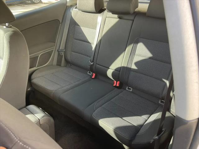 2013 Volkswagen Golf 2.5L 2-Door