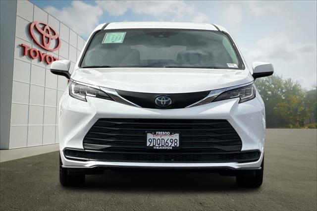 2022 Toyota Sienna LE