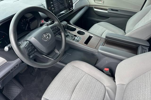 2022 Toyota Sienna LE