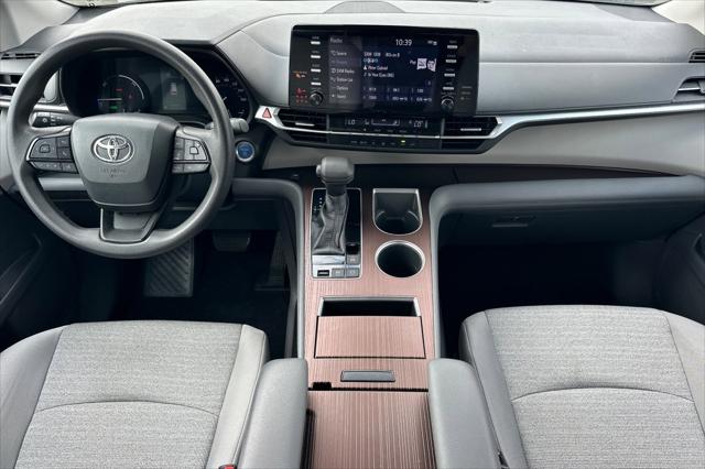 2022 Toyota Sienna LE