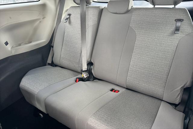 2022 Toyota Sienna LE