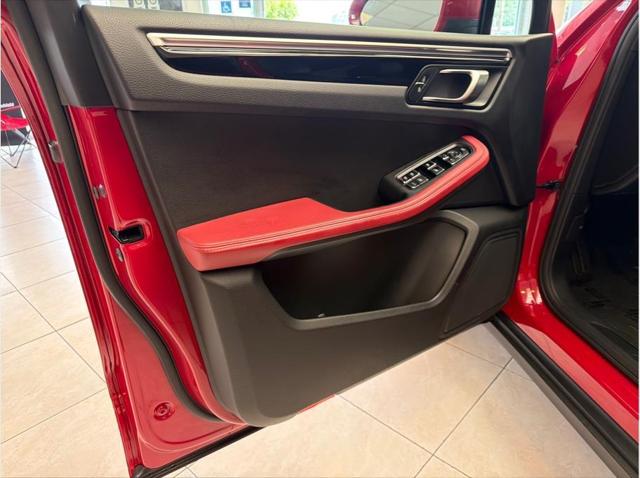 2019 Porsche Macan Sport Utility 4D