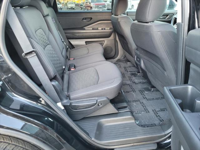 2024 Nissan Pathfinder SV 4WD