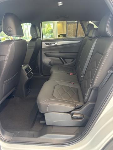 2026 Volkswagen Atlas Cross Sport SE with Technology