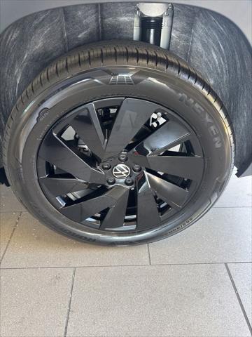 2026 Volkswagen Atlas Cross Sport SE with Technology