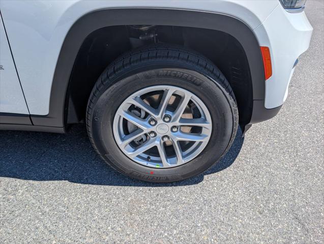 2026 Jeep Grand Cherokee Laredo 4x4