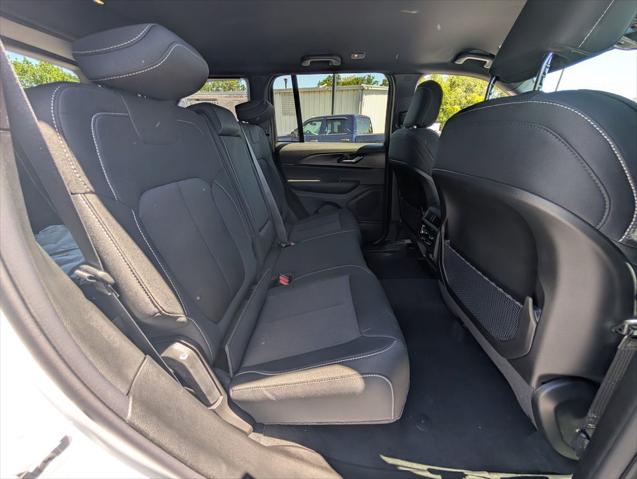 2026 Jeep Grand Cherokee Laredo 4x4