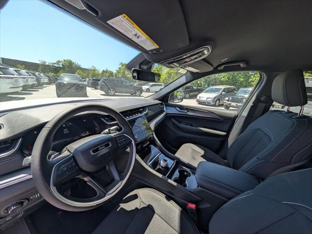 2026 Jeep Grand Cherokee Laredo 4x4