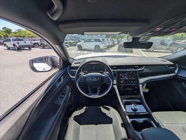 2026 Jeep Grand Cherokee Laredo 4x4