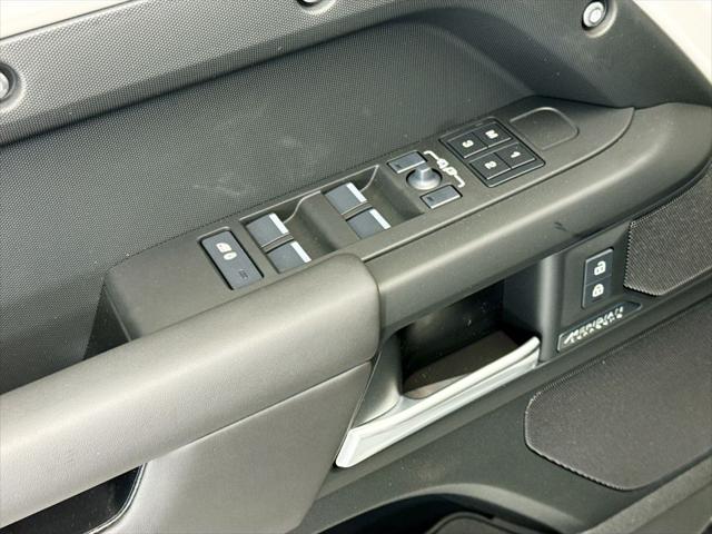 2026 Land Rover Defender P400 X-Dynamic SE