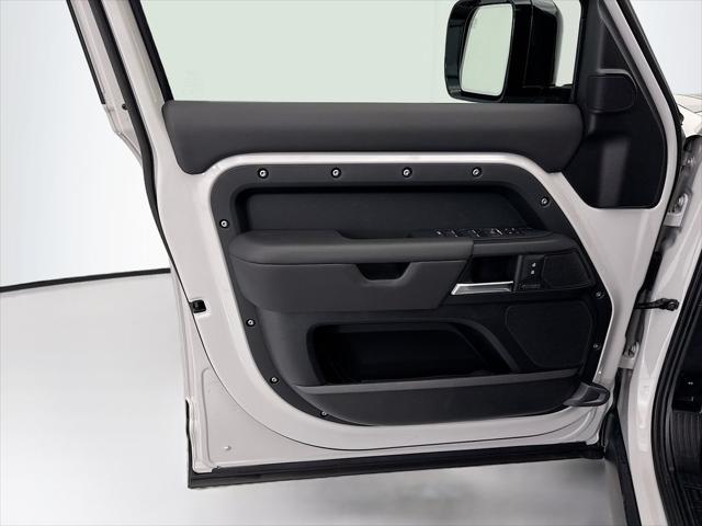 2026 Land Rover Defender P400 X-Dynamic SE