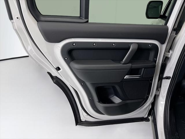 2026 Land Rover Defender P400 X-Dynamic SE