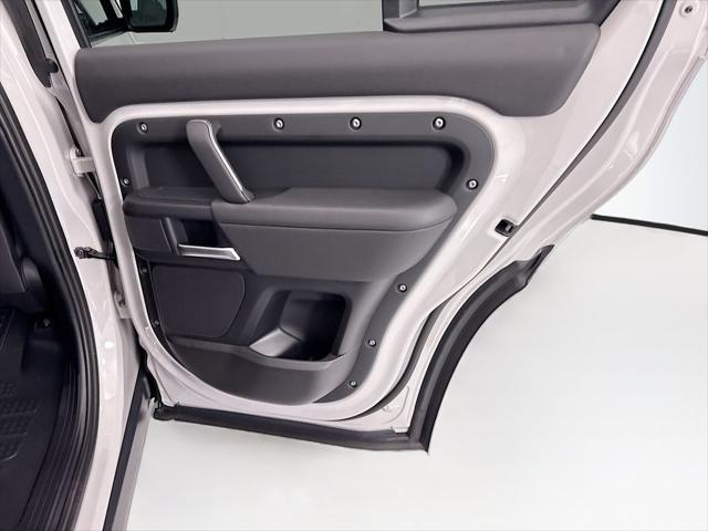 2026 Land Rover Defender P400 X-Dynamic SE