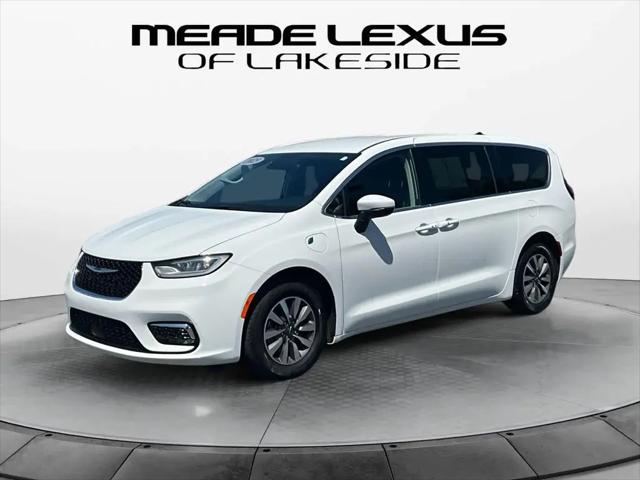 2023 Chrysler Pacifica Hybrid Touring L for sale in Utica, MI