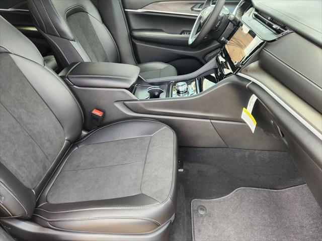 2026 Jeep Grand Cherokee Altitude 4x2