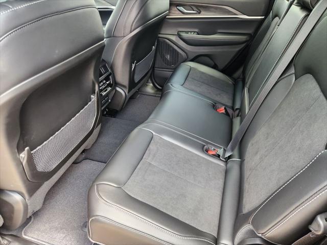 2026 Jeep Grand Cherokee Altitude 4x2