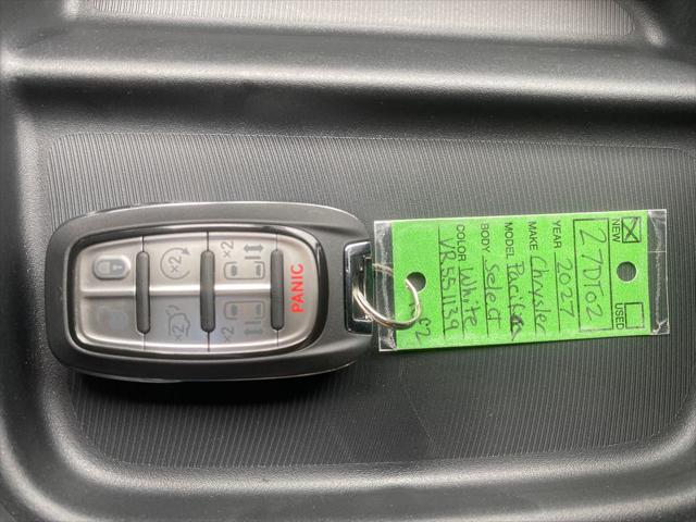 2027 Chrysler Pacifica Select