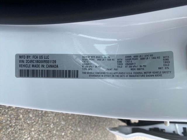 2027 Chrysler Pacifica Select