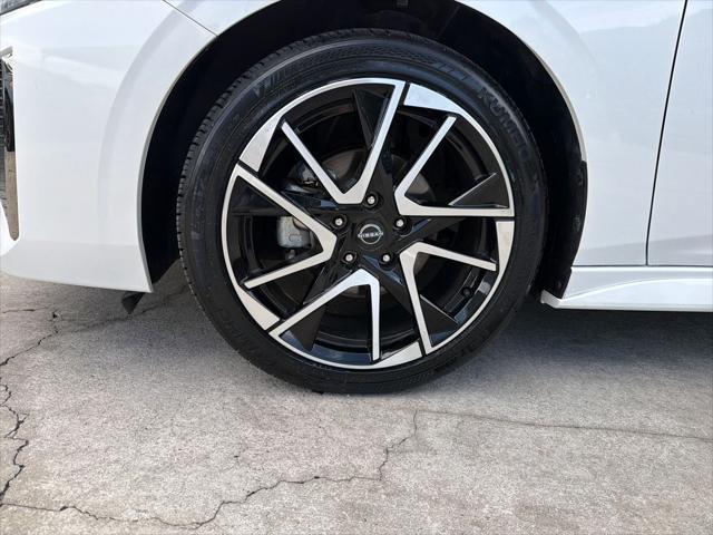 2024 Nissan Sentra SR Xtronic CVT