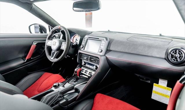 2023 Nissan GT-R NISMO Dual-clutch 6-Speed Transmission